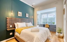 Hampton Collection - Charming 1 Or 2 Bedroom Serviced Apartment With Pool